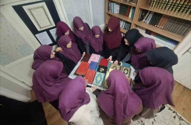 Kadın kursiyerlerden Afrika’ya Kur’an-ı Kerim hediyesi 