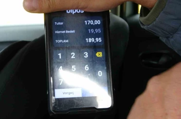 Kadın yolcu ile taksicinin hizmet bedeli tartışması: "Haram olsun" diyerek araçtan indi 