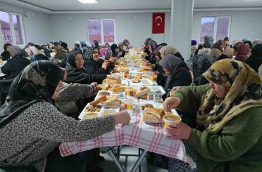 Kadınlar dinleniyor, tüm köylü Ramazan boyunca aynı sofrada buluşuyor 