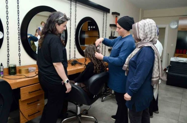 Kadınlar DİSMEK’te meslek öğreniyor 