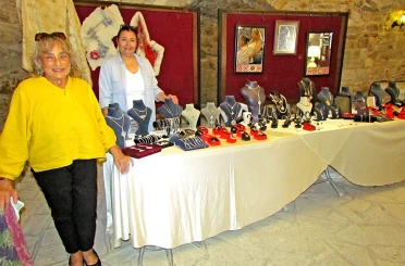 Kadınların el emeği Çeşme’nin tarihi kalesinde sergileniyor 