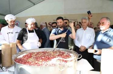 Kağıthane’de 50 bin kişiye aşure dağıtıldı 