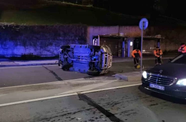 Kağıthane’de alkollü sürücü viyadükte kazaya neden oldu: Cip yan yattı 
