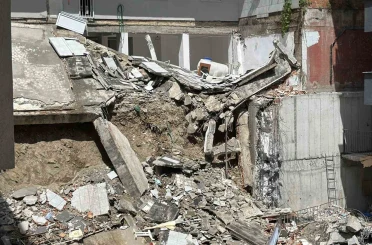 Kağıthane’de yıkım paniği: Apartman sakini: "Deprem oluyor sandık" 