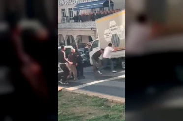 Kağıthane’de yol verme tartışması bıçaklı kavgaya dönüştü: O anlar kamerada 