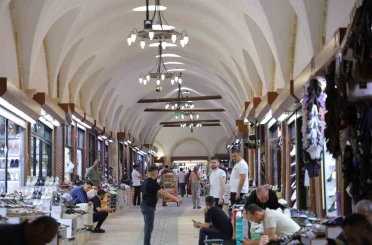 Kahramanmaraş’ın tarihi çarşısı sıcak havada doğal serinlik sunuyor 