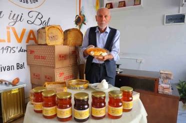 Kahramanmaraşlı balcıdan videosunu paylaşan dünyaca ünlü modacıya davet: "Balımızın tadına baksın" 