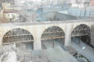 Kahramanmaraş’ta Kanlıdere Köprüsü yeniden ayağa kaldırılıyor 