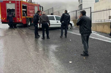 Kahramanmaraş’ta park halindeki otomobil alev aldı