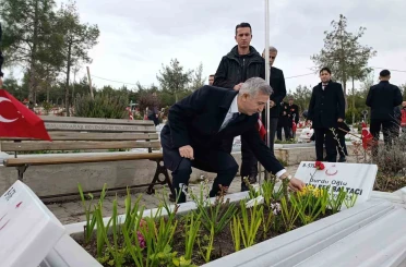 Kahramanmaraş’ta protokolden bayram öncesi şehitlik ziyareti 