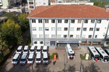 Kahta Belediyesi araç filosuna 14 yeni araç daha katıldı 