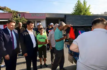Kahta’da trafik güvenliği için çiftçilere reflektör dağıtıldı
