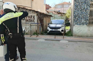 Kaldırımı kapatan bariyer kazaya neden oldu: 2 yaşındaki çocuk yaralandı 
