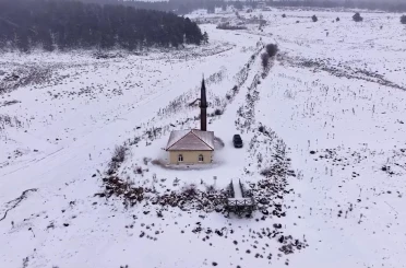 Kamp severlerin uğrak noktası Aladağlar’da kış güzelliği 