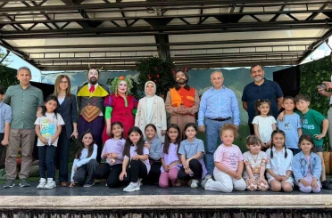 Kamyon tiyatrosu Gümüşova ve Gölyaka’da çocuklarla buluştu 