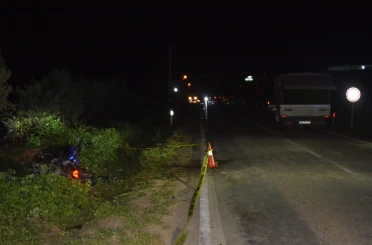 Kamyonete çarpan motosiklet sürücüsü hayatını kaybetti 
