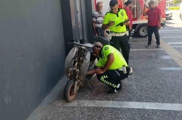 Kamyonetin aynasına çarpan elektrikli bisiklet sürücüsü yaralandı 