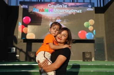 Kansere karşı savaşını kazanan Ceylin’in zaferi gökyüzüne bırakılan balonlarla kutlandı 