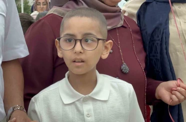 Kanseri yenen 8 yaşındaki Nuh için yüzlerce balon gökyüzüne bırakıldı 