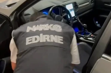 Kapıkule’de aracın gizli bölmelerinden 23 kilo 820 gram skunk çıktı