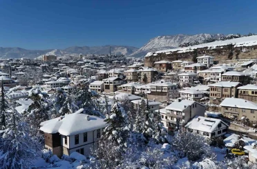 Kar altında masalsı görüntüler sunan UNESCO Kenti Safranbolu dron ile görüntülendi 
