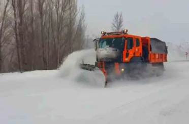 Kar durmadı, Karayolları ekipleri gece gündüz sahada 