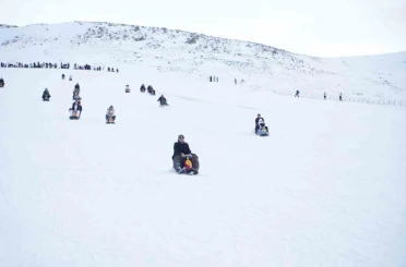 Kar keyfi Ketençimen Kayak Merkezi’nde yaşandı 