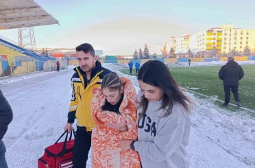 Kar ve soğuğa rağmen Ağrı Kadın Futbol Takımı’ndan 4 gollü galibiyet 