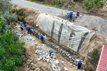 Karabağlar Mahallesi’nde taş duvar çalışması tamamlandı 
