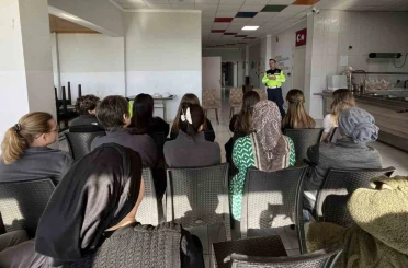 Karabiga Özel Engelli Yaşam Merkezinde çalışan kadınlara jandarma ekiplerinden çeşitli bilgilendirmeler 