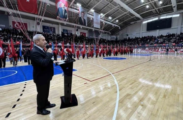 Karabük’te 23 Nisan coşkusu spor salonuna sığmadı 
