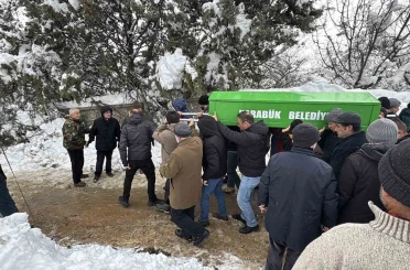 Karabük’te bahçede donmuş halde bulunan yaşlı kadın toprağa verildi 