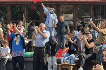 Karabük’te Filenin Sultanları’nın şampiyonluk maçı dev ekranda izlendi 