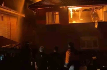 Karabük’te iki katlı evde korkutan yangın 