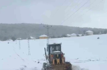 Karabük’te kar yağışı nedeniyle 109 köy yolu ulaşıma kapandı 