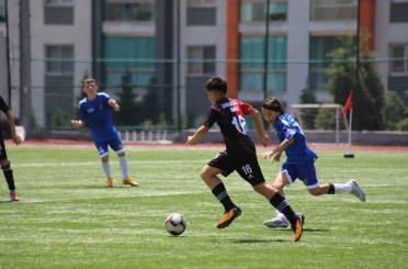 Karabük’te okul sporları futbol heyecanı başladı 