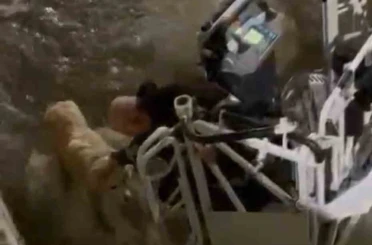 Karabük’te su kanalına düşen köpeği itfaiye kurtardı 