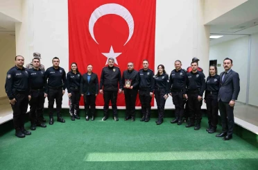 Karaburun’dan personele vefa