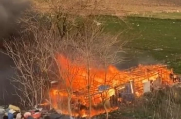 Karacabey’de ağıl alev alev yandı 