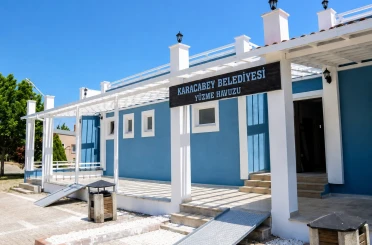 Karacabey’de yüzme havuzları kapılarını açtı 
