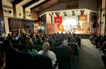 Karacasu’da "Hepimiz Mahkumuz" oyunu büyük ilgi gördü 