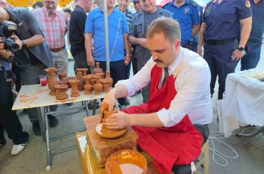 Karacasu’da protokolden çömlek şov
