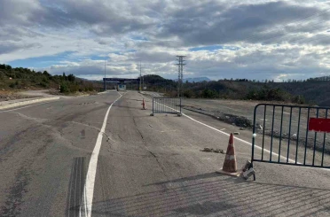 Karadeniz Ereğli OSB yolunda göçük 