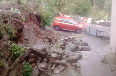 Karadeniz Ereğli’de aşırı yağış duvarı çökertti
