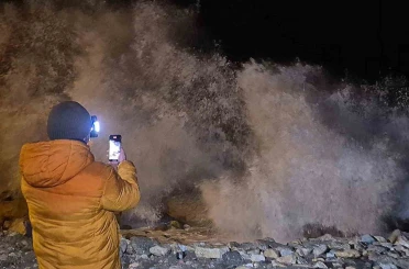 Karadeniz’de dalgaların boyu 8 metreyi aştı 