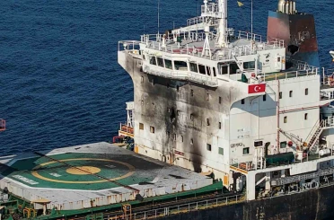Karadeniz’de dron saldırısına uğrayan gemi Trabzon Limanı’na geldi 