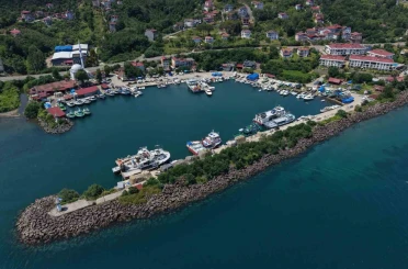 Karadenizli balıkçılar sezon için ağ bakımlarını sürdürüyor 