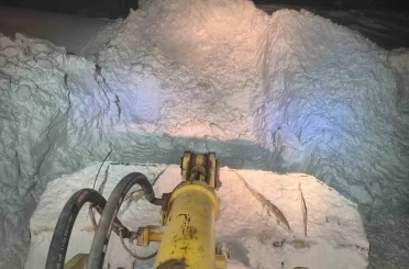 Karakoçan ilçesine kar kalınlığı bir metreyi geçti 