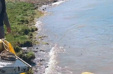 Karakoçan’da göletlere yavru balıklar bırakıldı 