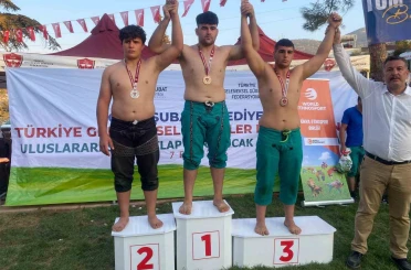 Karakucak güreşlerinde Erzincanlı sporculardan 1 birincilik, 1 ikincilik 